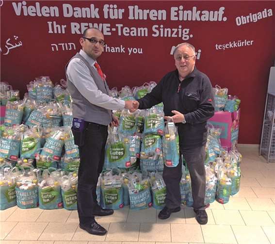 Groß war die Freude bei den Mitgliedern der Ahrweiler Tafel über die großzügigen Spenden der Kunden des REWE-Marktes in der Harbachstraße. privat