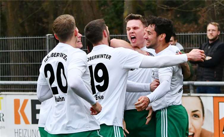 Groß war die Freude bei den Spielern des TuS Oberwinter nach dem Erfolg über die SG 99 Andernach.