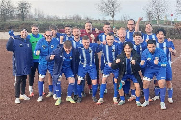 Groß war die Freude der Ochtendunger Akteure und Verantwortlichen nach dem Schlusspfiff auf dem Krufter Hartplatz. 0:1 hieß ihr verdienter Erfolg.