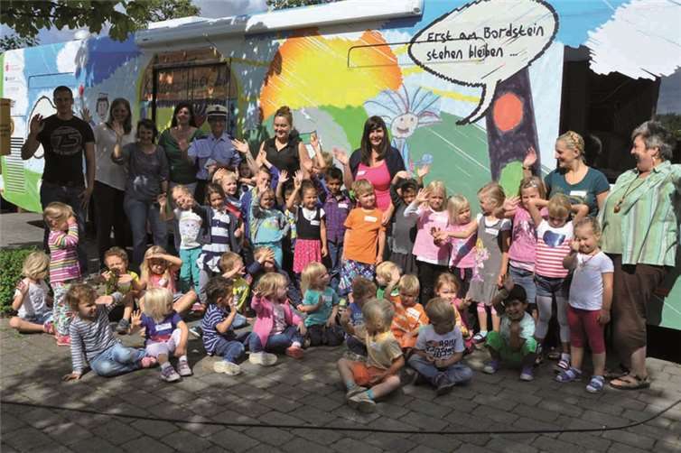 Groß war die Freude über den Besuch der Polizeipuppenbühne. AB