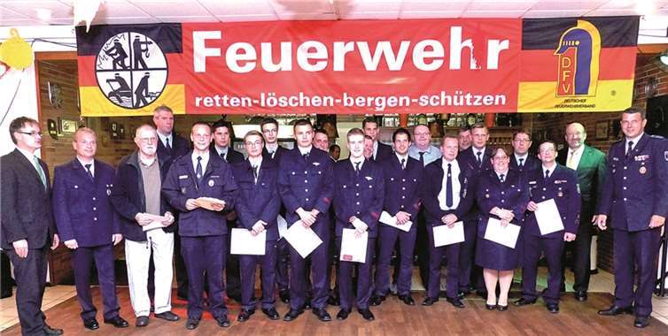 Groß war die Zahl von beförderten, ausgezeichneten und verpflichteten Wehrleuten, ein Kamerad schied aus Altersgründen aus.WM