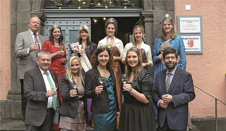 Groß waren die Riege der Prominenz, die beim Empfang der neuen Moselwein-Regentinnen im Cochemer Rathaus ihre Aufwartung machten.  TE