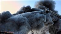 Großbrand in der Halle eines KFZ-Handels und Zubehörbetriebes