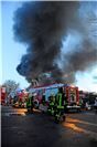 Großbrand in der Halle eines KFZ-Handels und Zubehörbetriebes