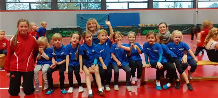 Große Aufregung bei den kleinen Turnerinnen und Turnern vor der Siegerehrung. Foto: SV Hatzenport-Löf