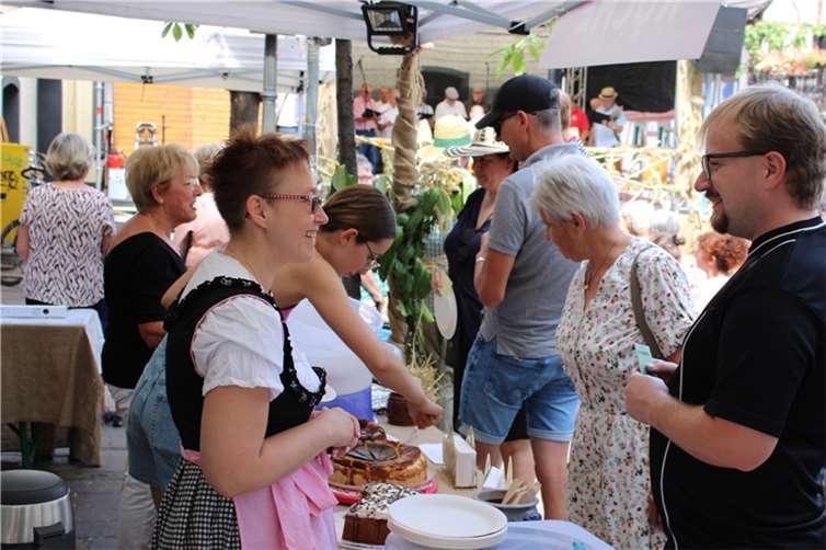 Große Auswahl gab es in Heimersheim nicht nur am Weinstand, sondern auch am Kuch...