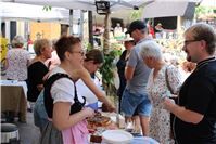 Große Auswahl gab es in Heimersheim nicht nur am Weinstand, sondern auch am Kuch...