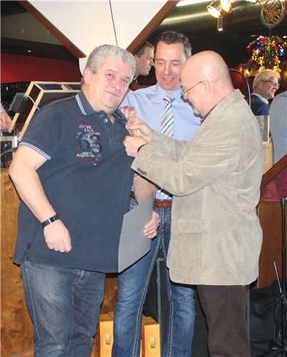 Große Auszeichnung für Harald Ahler, er erhilet die Ehrennadel in Bronze.