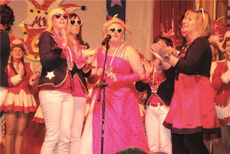 Große Eröffnung der Möhnensitzung.