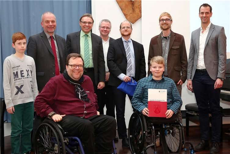 Große Freude am Wilhelm-Remy-Gymnasium in Bendorf über die Auszeichnung, denn dort können Kinder mit Behinderung seit über 30 Jahren das Abitur machen. Art und Umfang der Behinderung spielen keine Rolle. Das Gymnasium hat hier eine Vorreiterrolle und Vorbildfunktion.privat