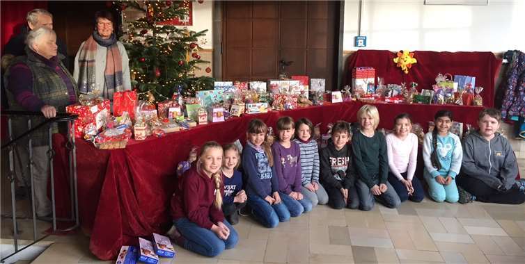 Große Freude auf beiden Seiten bei der Spendenübergabe in der Bachstraße. privat