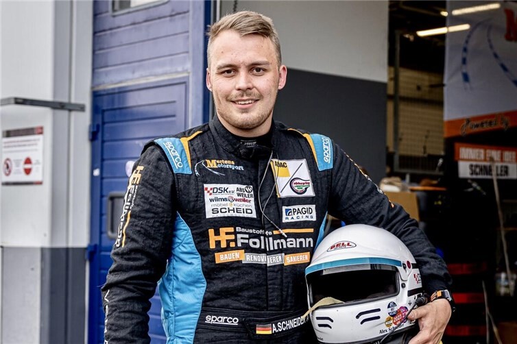 Große Freude bei Alex Schneider, er geht beim legendären ADAC RAVENOL 24h Nürburgring 2026 an den Start