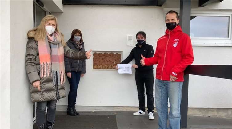 Große Freude bei den Verantwortlichen des Kinderheims Dr. Dawo bei der Spendenübergabe. Foto: privat