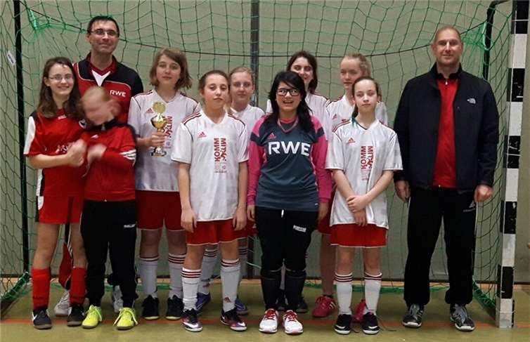 Große Freude bei den jungen Spielerinnen und dem Betreuerteam über die gute Leistung.  Privat