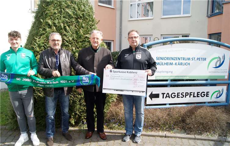 Große Freude bei der Spendenübergabe. Foto: privat