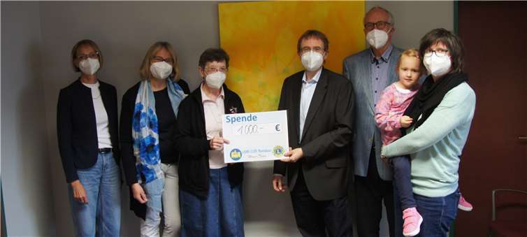 Große Freude bei der Spendenübergabe. Foto: privat