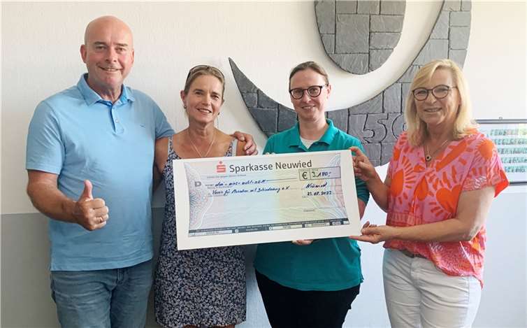 Große Freude beim Verein für Menschen mit Behinderung e.V. für diese tolle Spende: v.l. Andreas Marquardt, Sabine Marquardt, Sandra Schunk (Abteilungsleitung AFH) und Silvia Kuhn (Vorsitzende VMB). Quelle: Verein für Menschen mit Behinderung e.V.