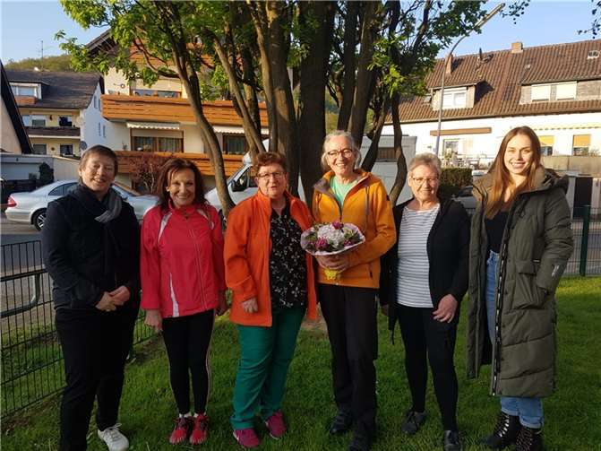 Große Freude herrscht bei der Gymnastik-Riege Dedenbach, denn Birgit Schmelter hat kürzlich die Ausbildung beim Behinderten- und Rehabilitationssportverband Rheinland-Pfalz erfolgreich bestanden und ist jetzt anerkannte Übungsleiterin im Rehabilitationssport bei Krankheiten und Behinderungsformen der Inneren Medizin. Foto: privat