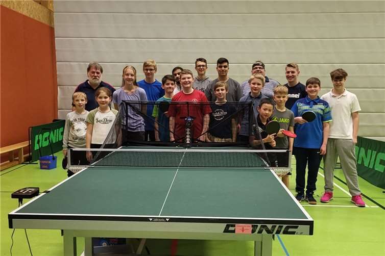Große Freude herrscht in der Tischtennisabteilung des Meckenheimer Sportvereins, denn dank der Großzügigkeit engagierter Eltern konnte eine moderne Ballmaschine angeschafft werden. Foto: privat