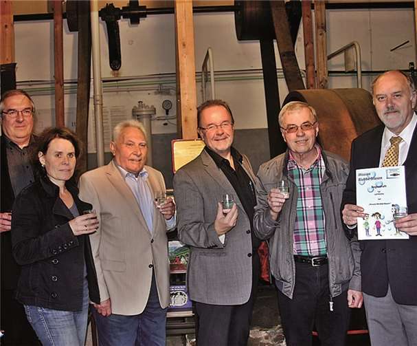 Große Freude herrschte bei allen Beteiligten und Unterstützern der neuen Broschüre zum Thema Kohlensäure. RÜ