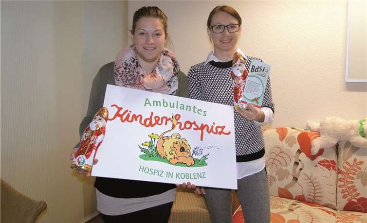 Große Freude herrschte bei allen im ambulanten Kinderhospiz Koblenz angesichts der Schokoladen-Nikoläuse, die die Schützenjugend im Gepäck hatte. privat