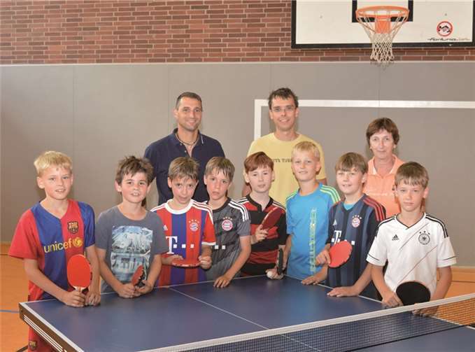 Große Freude herrschte bei den Kindern über die neuen Tischtennisplatten. privat