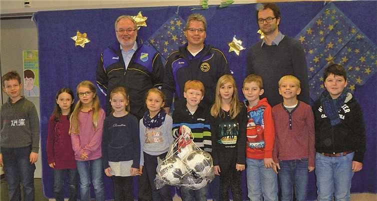 Große Freude herrschte bei den Kleinsten über die großzügige Spende des SV Viktoria Weitersburg. privat