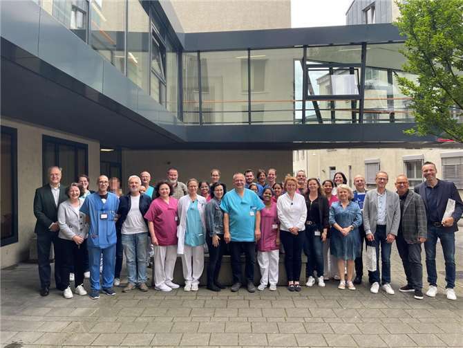 Große Freude herrschte bei den Mitarbeitenden der BDH-Klinik Vallendar nach der überaus positiven Abschlussveranstaltung der KTQ-Visitation am 6. Juni.  Foto: Sven Heinrich