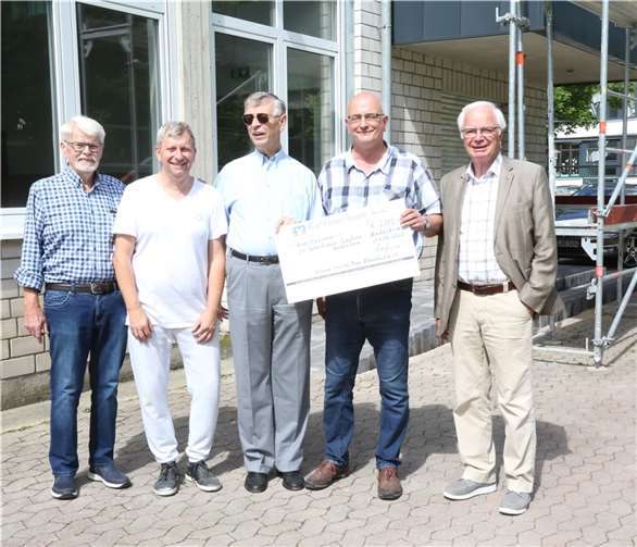 Große Freude herrschte bei den Vertretern der Meckenheimer Schützen über die Spende von 2.000 Euro des Lios-Club Bonn-Rhenobacum. Quellen: Schützengesellschaft Meckenheim