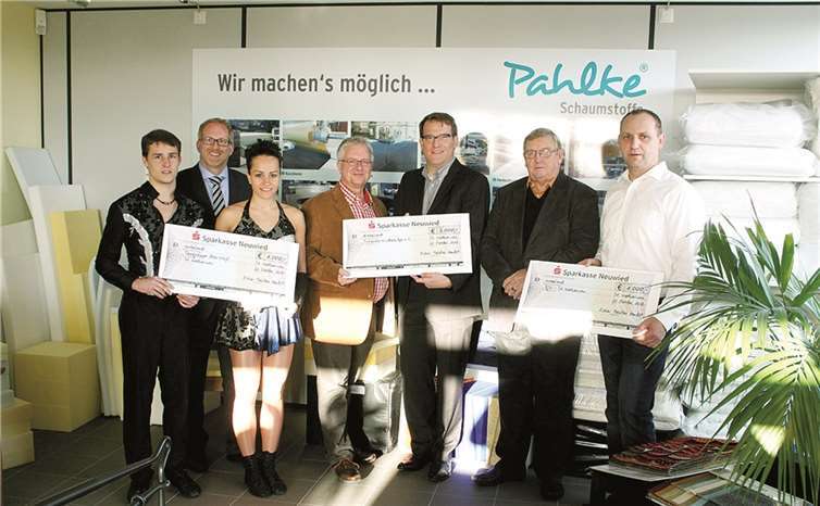 Große Freude herrschte bei den Vertretern der drei Vereine, als sie die großzügigen Spenden entgegen nehmen konnten, die Patrick Kopischke im Namen von Geschäftsleitung und Mitarbeiterstab der Oskar Pahlke GmbH übergab. DL