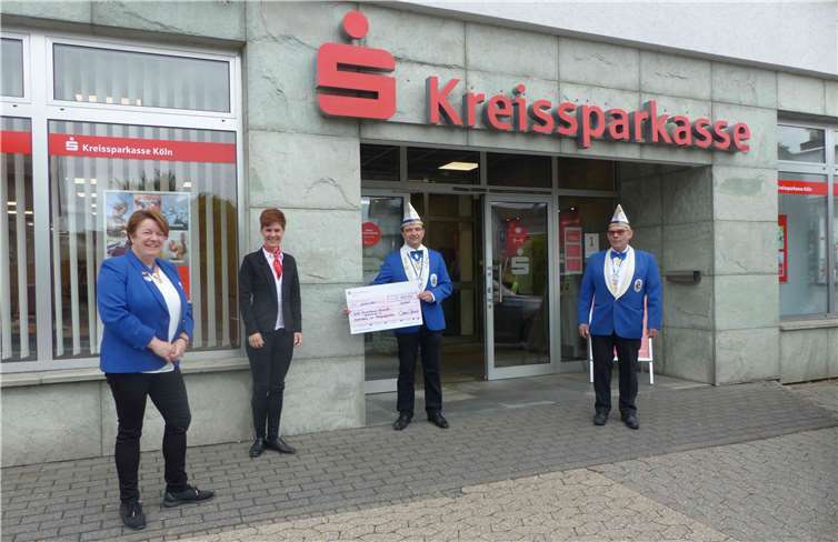 Große Freude herrschte bei der Karnevalsgesellschaft über die Spende. Foto: privat