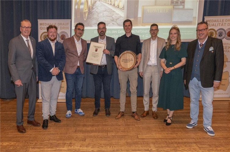 Große Freude herrschte bei der Preisübergabe in Kröv an der Mosel.  Foto: Ahrweiler Winzer-Verein eG