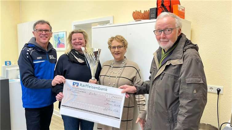 Große Freude herrschte bei der Scheckübergabe.