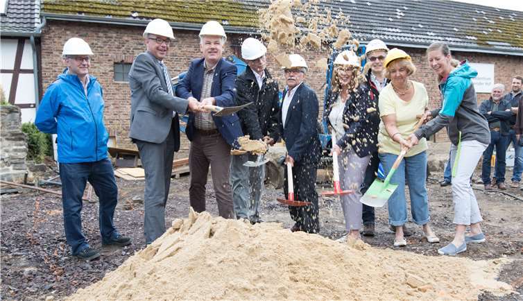 Große Freude herrschte beim Spatenstich. CEW