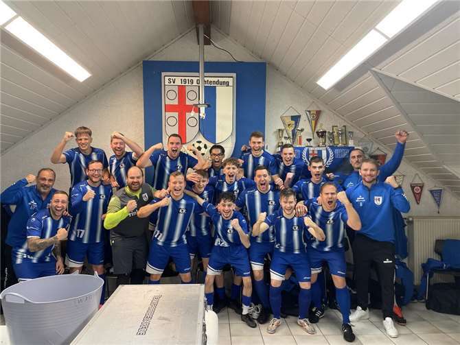 Große Freude herrschte im Vereinsraum des SV Ochtendung nach dem 5:2-Erfolg im Heimspiel gegen den TuS Kettig. Foto: SV Ochtendung