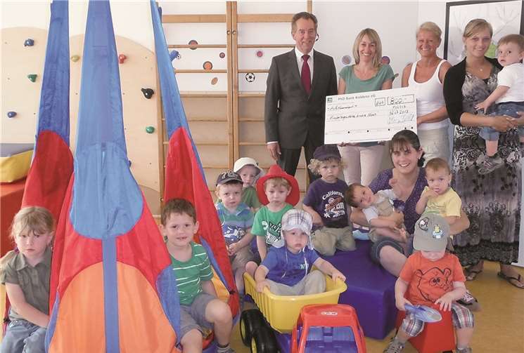 Große Freude herrschte kürzlich in der Kita "Arche Noah" bei den Kindern und Betreuerinnen über die neuen Spielgeräte , die mithilfe der großzügigen Spende der PSD-Bank Koblenz angeschafft werden konnten.privat