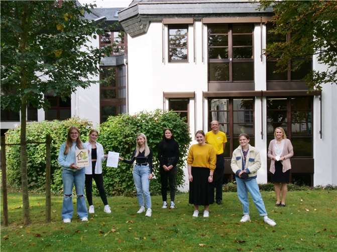 Große Freude herrschte über die Auszeichnung zur „Nachhaltigen Schule“. Foto: KuBa