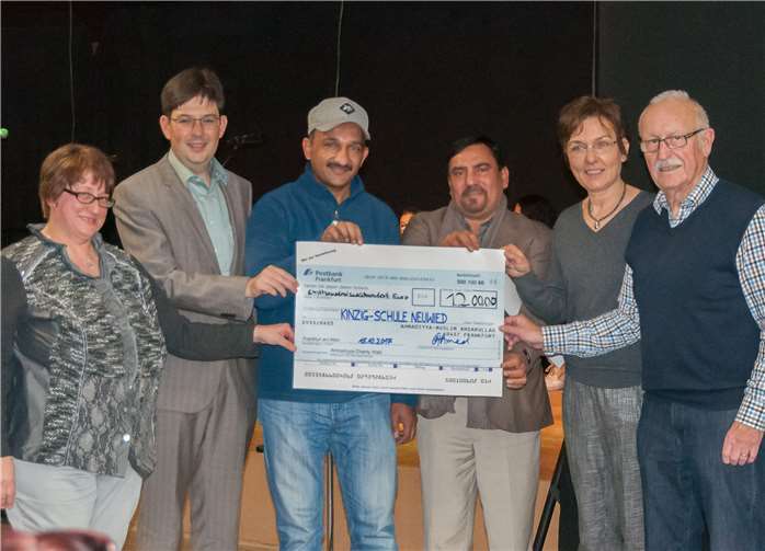 Große Freude über die Spende der Ahmadiyya Gemeinde.privat