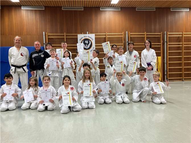 Große Freude über die guten Prüfungen bei den Kinder und Jugendlichen der Karateabteilung Rot-Weiß Koblenz. Quelle: Karate Rot-Weiß Koblenz