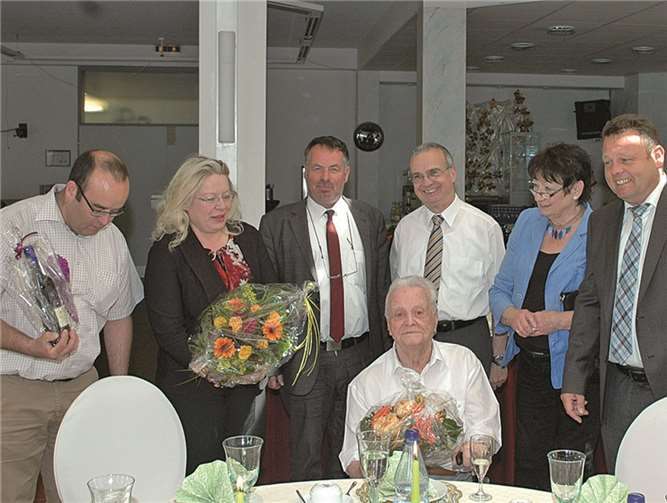 Große Gratulantenschar: Cornelis Schreyer feierte seinen 100. Geburtstag. BL
