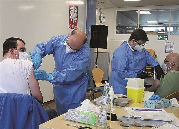 Große Impfaktion in den Caritas-Werkstätten Westerwald-Rhein-Lahn: Rund 700 Menschen wurden an drei Tagen an den verschiedenen Standorten der Caritas-Werkstätten von den Impfteams des DRK geimpft. Foto: privat