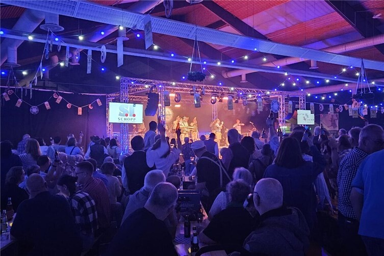 Große Party in Rheinbreitbachs Tennishalle
