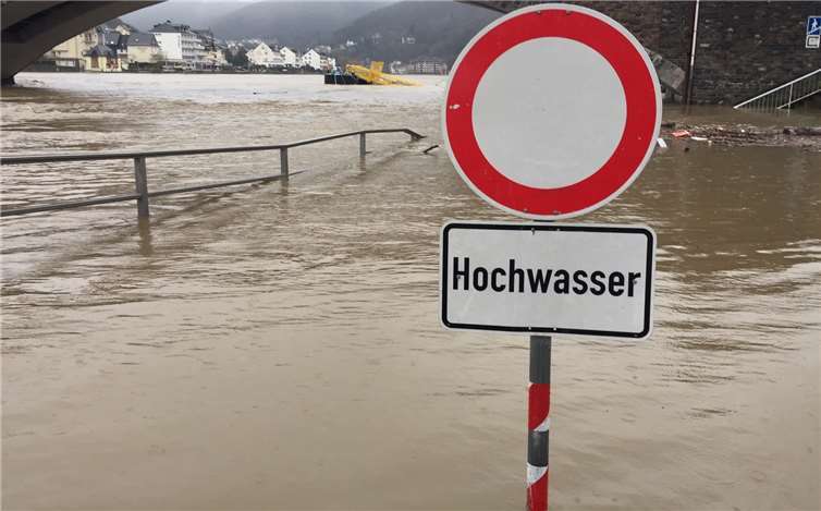 Große Teile des Moselufers in Cochem sind überflutet. Fotos: TE