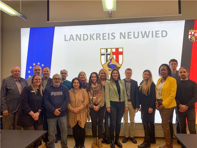 Große Vielfalt und Vielzahl von Angeboten zur Beratung und Integration von Migrantinnen und Migranten stand im Mittelpunkt der jüngsten Sitzung des Beirats für Migration und Integration im Landkreis Neuwied.  Foto: Kerstin Schwanbeck-Stephan/Kreisverwaltung Neuwied