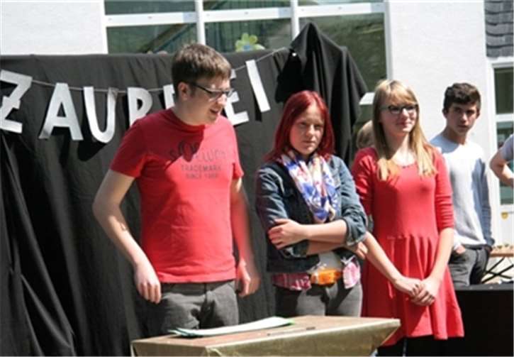 Große Zauberstunde beim Schulfest.