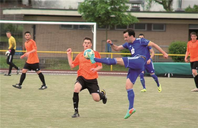 Großen Einsatz zeigte das in blau spielende Team von Trainer Ilkay Keskin. RÜ