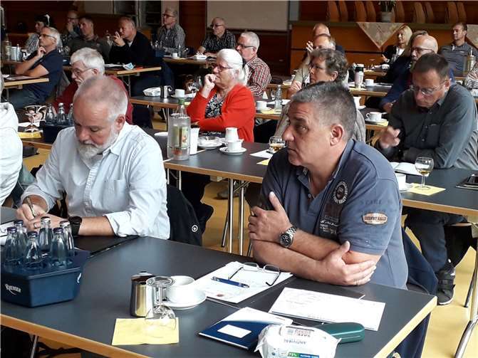 Großen Informationsbedarf gab es beim ausgebuchten „Ruhestandsseminar“ der Koblenzer Standortkameradschaft.Foto: G. Arleth