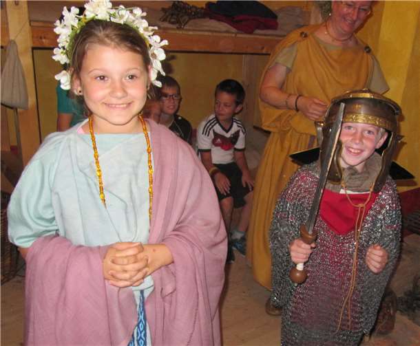 Großen Spaß machte es, sich als Römer und Römerin zu verkleiden.