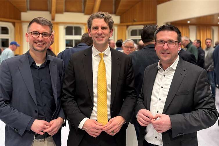 Großen Zuspruch bekamen (von links) der CDU-Kreisvorsitzende Jens Münster, der CDU-Bundestagsabgeordnete Marlon Bröhr und Marcus Klein, neuer Parlamentarischer Geschäftsführer der CDU-Landtagsfraktion, von über 200 Gästen beim CDU-Neujahrsempfang.  Foto: Lisa Loosen