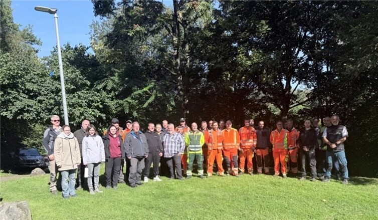 Großen Zuspruch fand der praxisorientierte Baumschnittkurs, der in Saffig unter der Leitung der Kreisverwaltung Mayen-Koblenz und des renommierten Fachagrarwirts für Baumpflege und Baumsanierung, Peter Wirges, durchgeführt wurde. Foto: privat